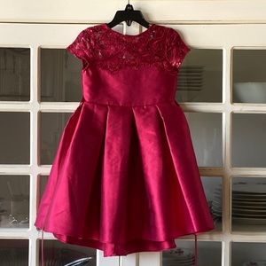 Girls size 4; Fusha formal dress, lace accent.